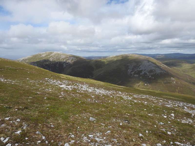 Beinn Lutharn Mhor (left), you can clearly see the path (if not clear click to see a larger image).