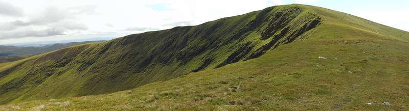 Path up to Glas Tulaichean