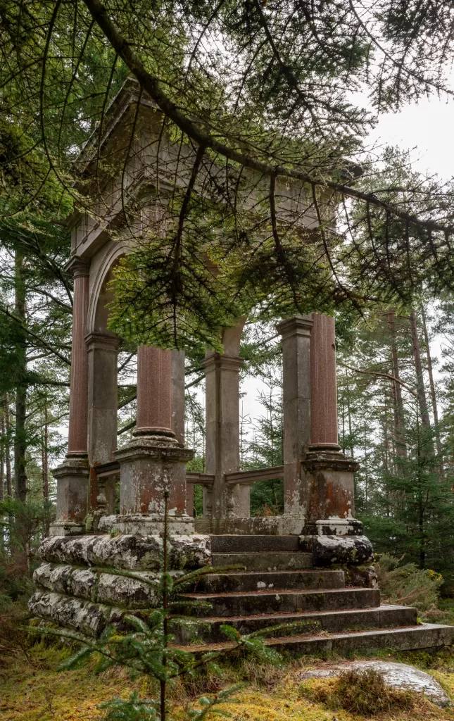 Loch's monument